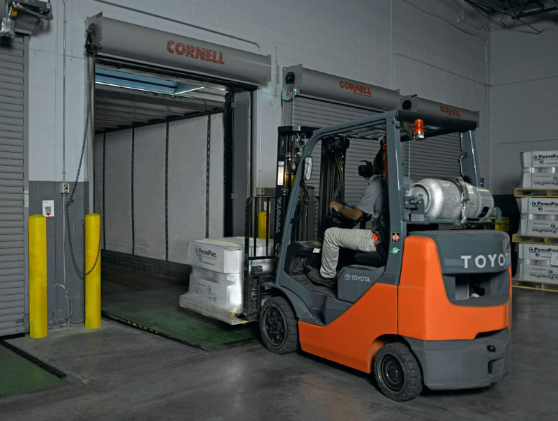 loading a truck with forklift